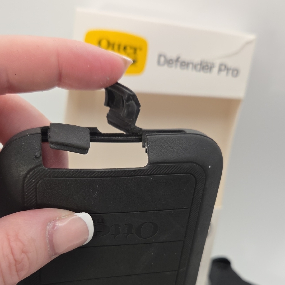 OtterBox Defender Pro Rugged Black Case - Picture 6 of 7